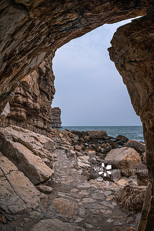 山势险雄玄妙礁洞幽幻之龙爪山奇观（山东烟台蓬莱大黑山岛）图片素材