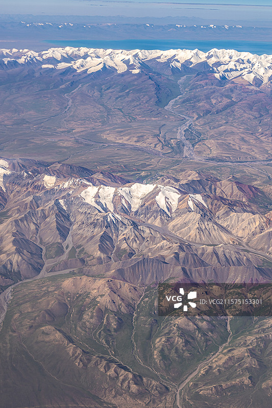 云层、天空、山脉  新疆上空的，飞机窗户风景图片素材