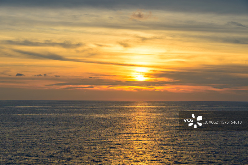 邮轮上海中央的日落风景图片素材