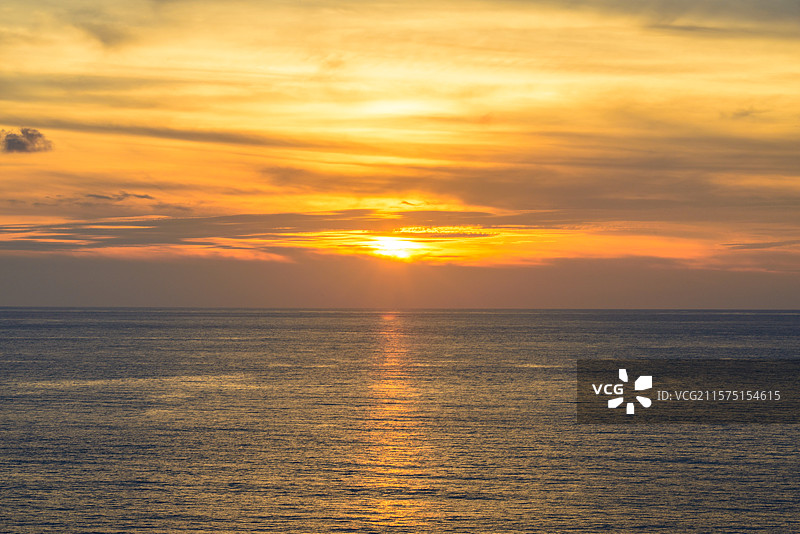 邮轮上海中央的日落风景图片素材