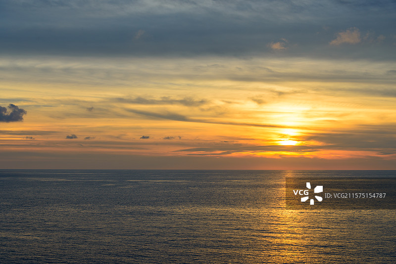 邮轮上海中央的日落风景图片素材