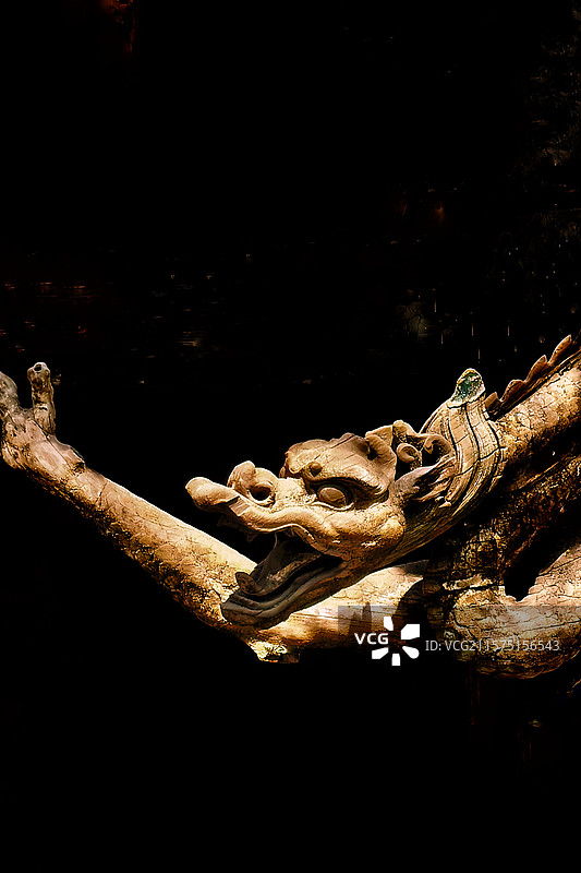 太原晋祠内的龙形木雕图片素材