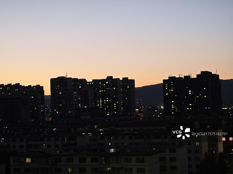 夕阳下的高楼图片素材