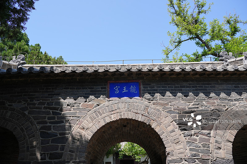 中国山东省烟台市蓬莱阁景区龙王宫图片素材