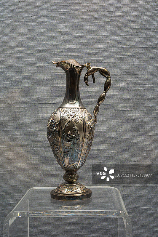 古代银制酒壶图片素材