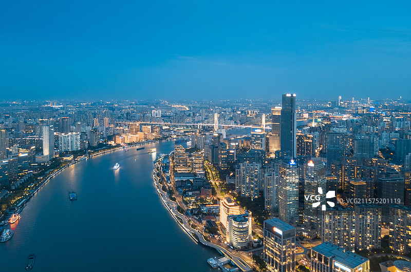 上海外滩夜景航拍风光图片素材