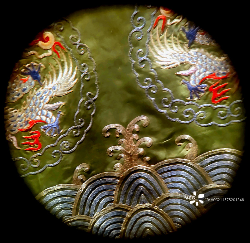 （民国）排金绒线绣青色地团龙纹老旦蟒、粤剧艺术博物馆、服饰图片素材