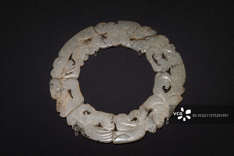 国家一级文物，白玉环，西汉，献县陵上寺汉墓出土，河北省文物考古研究院藏图片素材