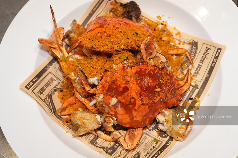 一盘避风塘口味的螃蟹图片素材