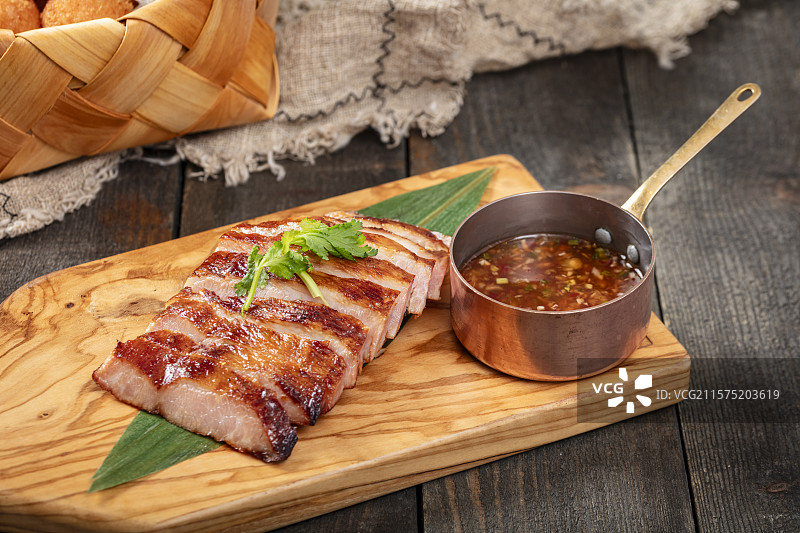 慢烤猪颈肉图片素材