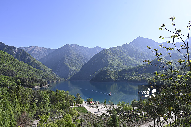 晴空下高角度湖泊 自然风光小九寨 文县天池图片素材