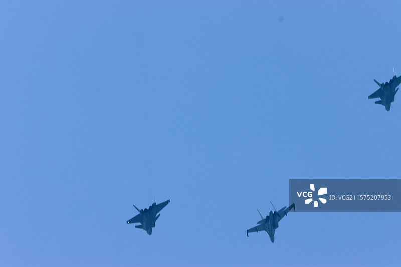 空中的歼击机编队训练飞行图片素材