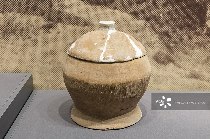 陕西考古博物馆带盖陶簋西周公元前1046-前771年1979年凤翔西村周墓M96图片素材