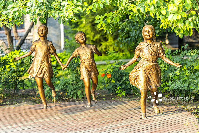 北京北海公园《让我们荡起双桨》雕塑图片素材