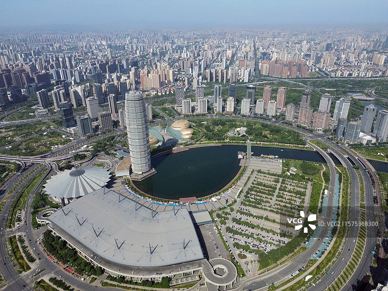 早晨航拍郑州CBD如意湖会展中心图片素材