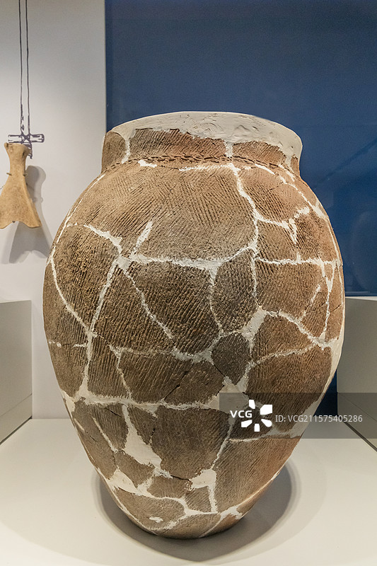 陕西考古博物馆陶罐前仰韶文化时期距今8000-6800年2002年宝鸡关桃园遗址H159图片素材