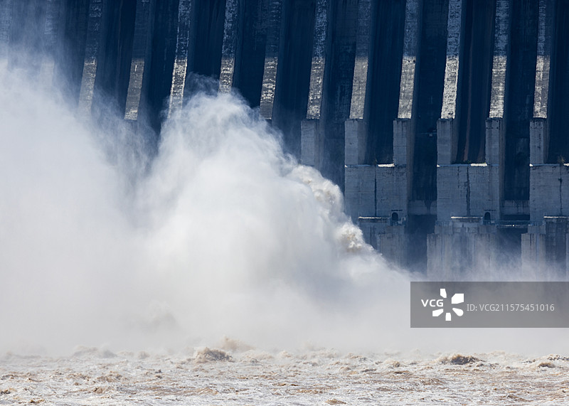 三峡大坝泄洪盛况图片素材