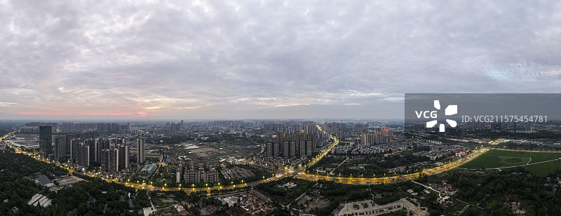 郫都晨韵：朝霞与云路的交响图片素材