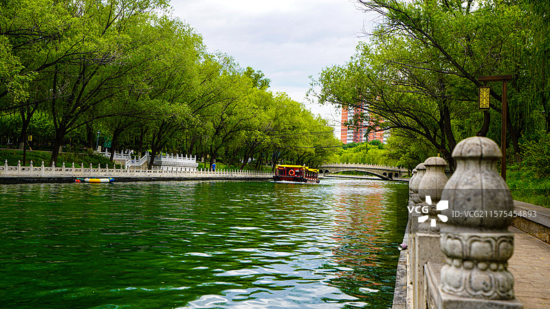 北京西郊昆玉河长河游船图片素材