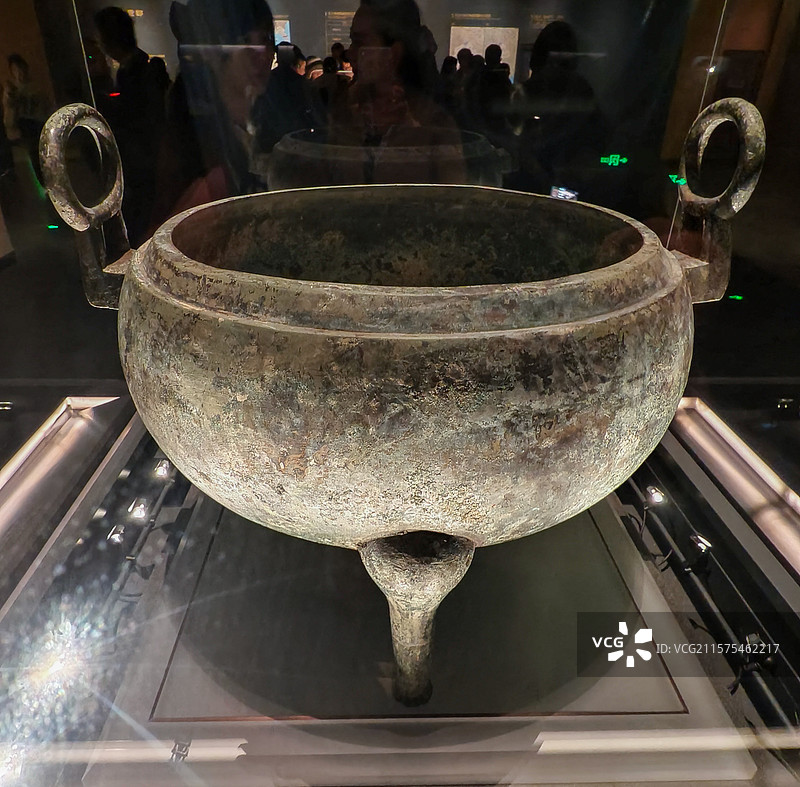 海昏侯国遗址博物馆馆藏“昌邑籍田”铜鼎图片素材