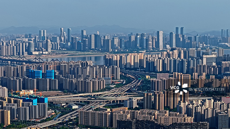 杭州上城区彭埠互通钱江世纪城天际线图片素材