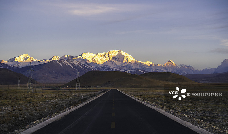 卓奥友峰日落图片素材