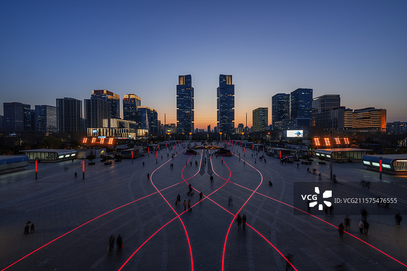 郑州东站广场商圈写字楼夜景图片素材