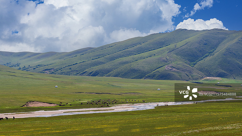 扎鲁特旗山地草原图片素材