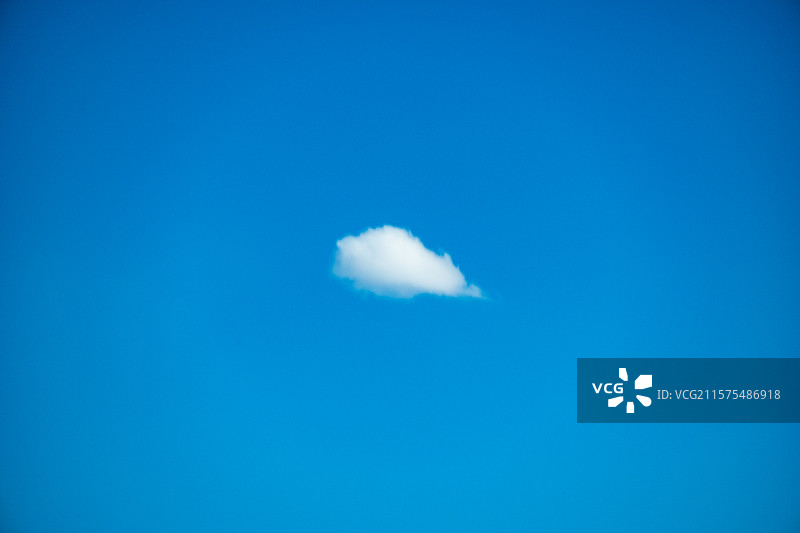 晴天 蓝天 一朵白云图片素材