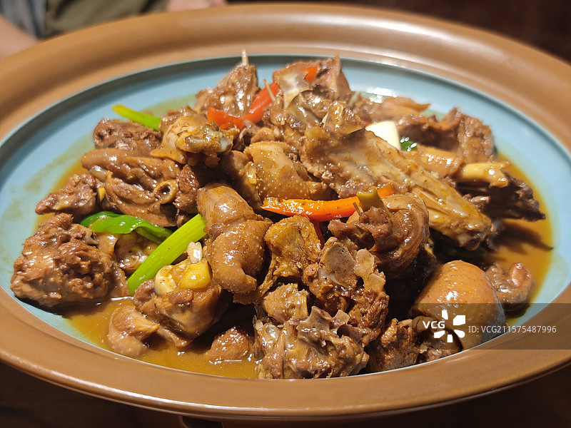 徽菜大别山烧全鸡图片素材