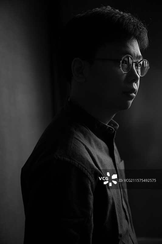 人 人物 男人 东方人物 眼镜 认真 匠人精神 大国工匠图片素材