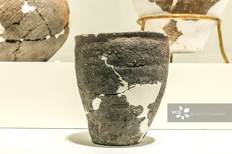 陕西考古博物馆陶罐前仰韶文化时期距今8000-6800年1995年临潼零口遗址H35图片素材