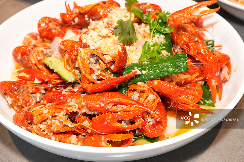 一盘蒜蓉小龙虾图片素材