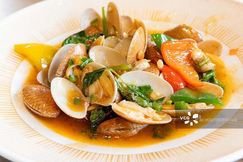 亚洲中国广东东莞餐厅出品的蒜香炒蛤蜊图片素材