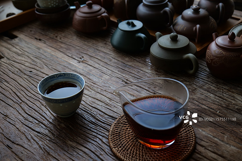 桌子上的茶具图片素材