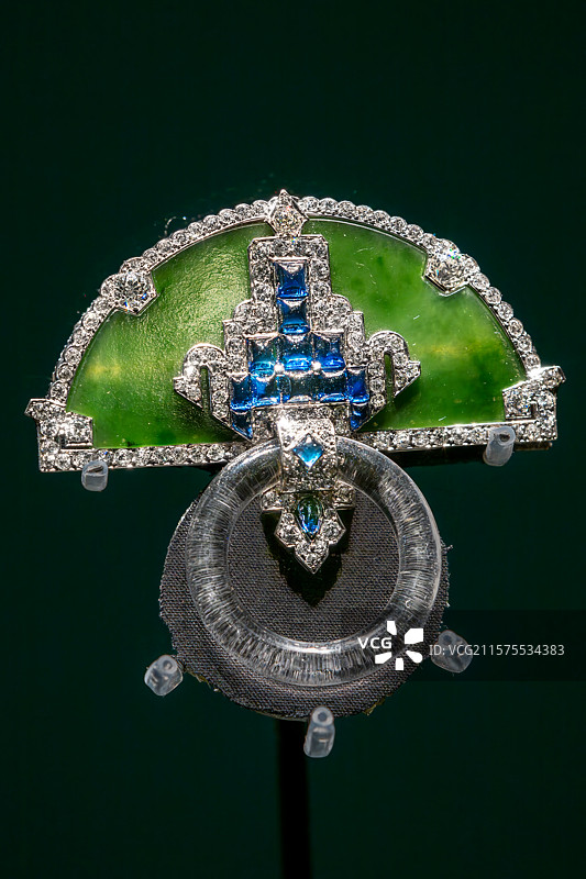 碧玉水晶胸针：1925年，卡地亚，成都博物馆《风华万象：16-20世纪典藏珍品艺术展》图片素材
