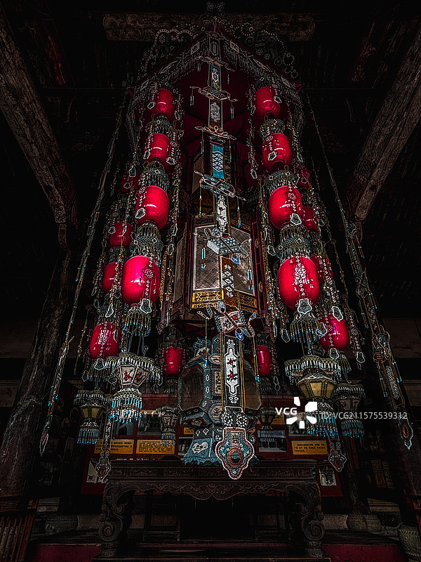 东阳卢宅“宝盖索络联三聚七彩穗羊角灯”（卢宅珠灯）图片素材