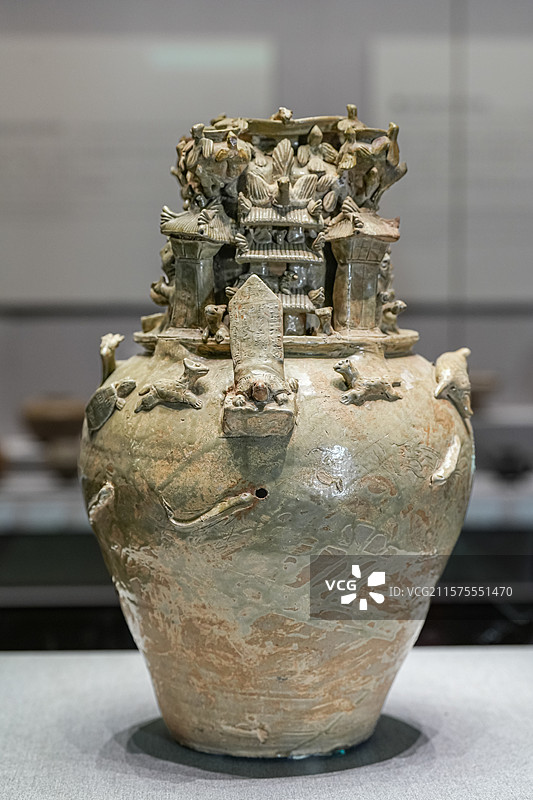 三国 永安三年 青釉堆塑阁楼人物鸟兽谷仓罐 故宫博物院 镇馆之宝 国宝图片素材