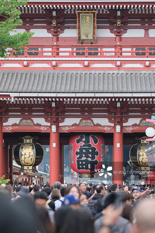 东京人山人海的浅草寺图片素材