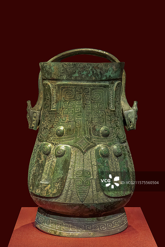 北京大运河博物馆“看·见殷商”展：兽面纹龙首提梁卣（商，1959年山西省吕梁市石楼县桃花村出土）图片素材