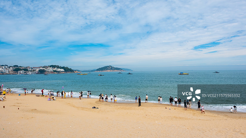 漳州东山岛碧海蓝天下的金色沙滩图片素材