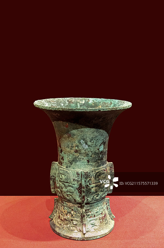 北京大运河博物馆“看·见殷商”展：铜尊（西周，北京市房山区琉璃河燕都遗址M52出土，首都博物馆藏）图片素材