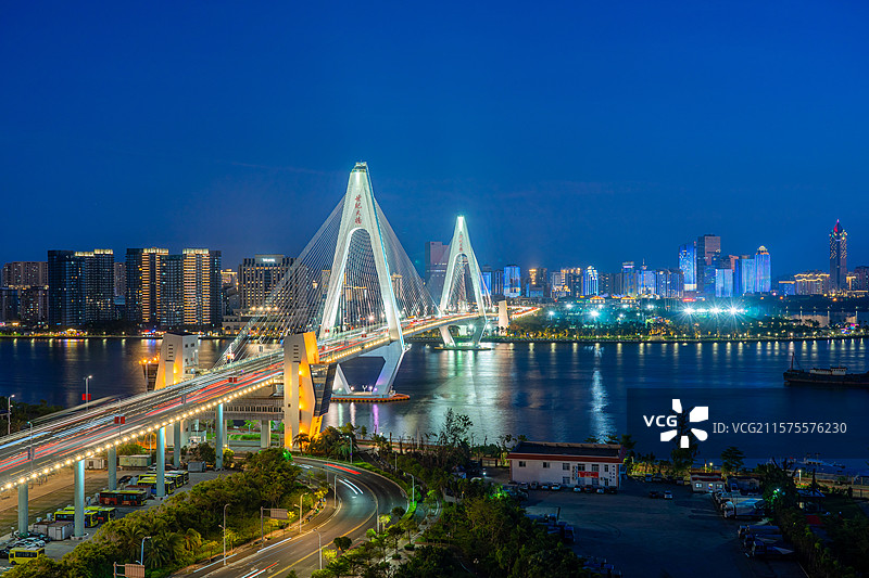 中国海南海口世纪大桥夜景风光图片素材