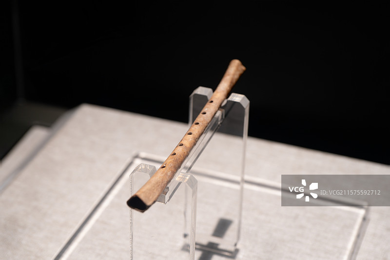 河南博物院 镇馆之宝 骨笛 贾湖骨笛 新石器时代裴李岗文化 中华音乐史的奇迹 舞阳县贾湖出土图片素材