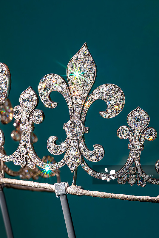 百合冠冕：1912，铂金、钻石、黄金，V MUSE藏，成都博物馆《风华万象：16-20世纪珍品艺术展图片素材