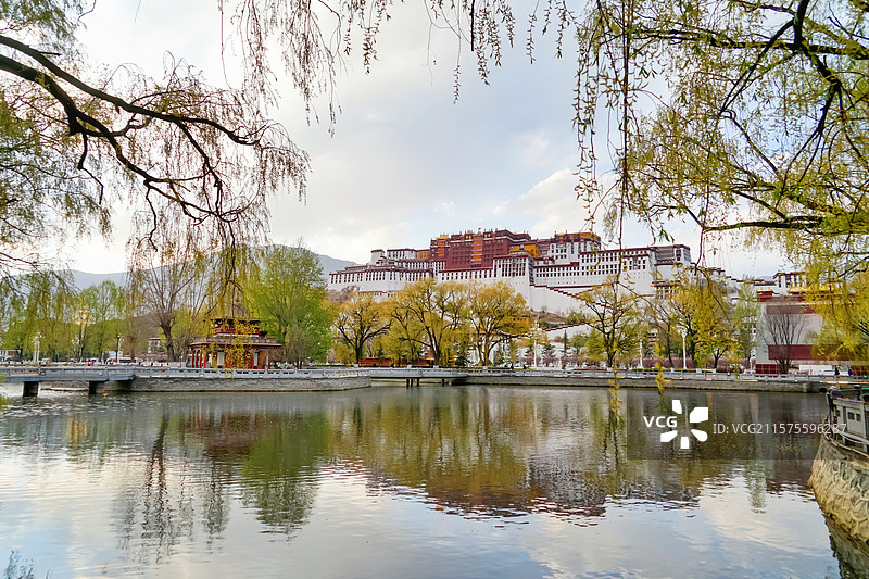 西藏拉萨布达拉宫佛教寺庙建筑图片素材