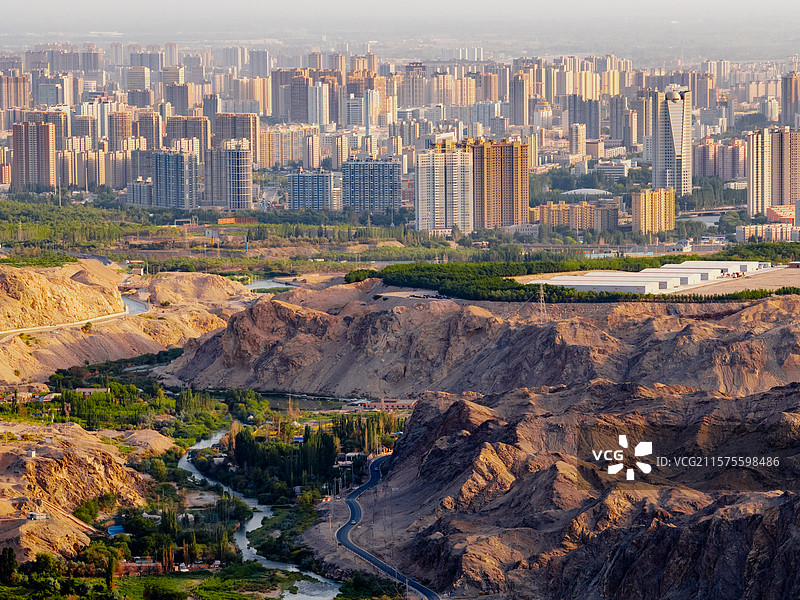 西部大开发 全国文明城市 新疆库尔勒 梨城 戈壁城市 绿洲 新疆旅行图片素材