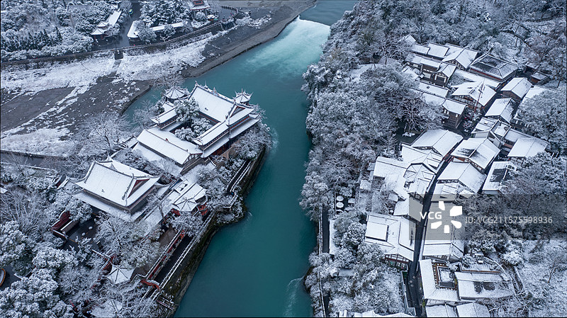 瑞雪中的宝瓶口图片素材