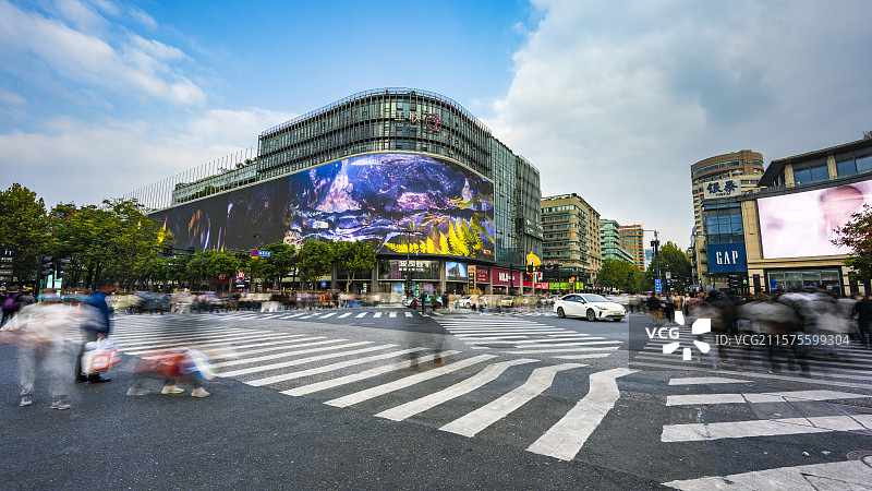 杭州湖滨步行街十字路口城市风光图片素材