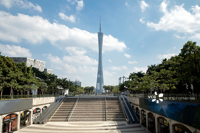 广州珠江新城蓝天白云下的地标建筑广州塔小蛮腰图片素材